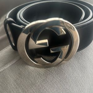 GUCCI GG black belt with silver hardware.